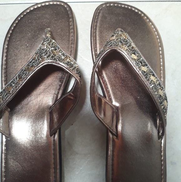 NWOT BRONZE SANDALS - Picture 3 of 5